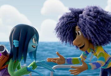 zwei animierte Figuren reden miteinaneder, im Hintergrund Meer